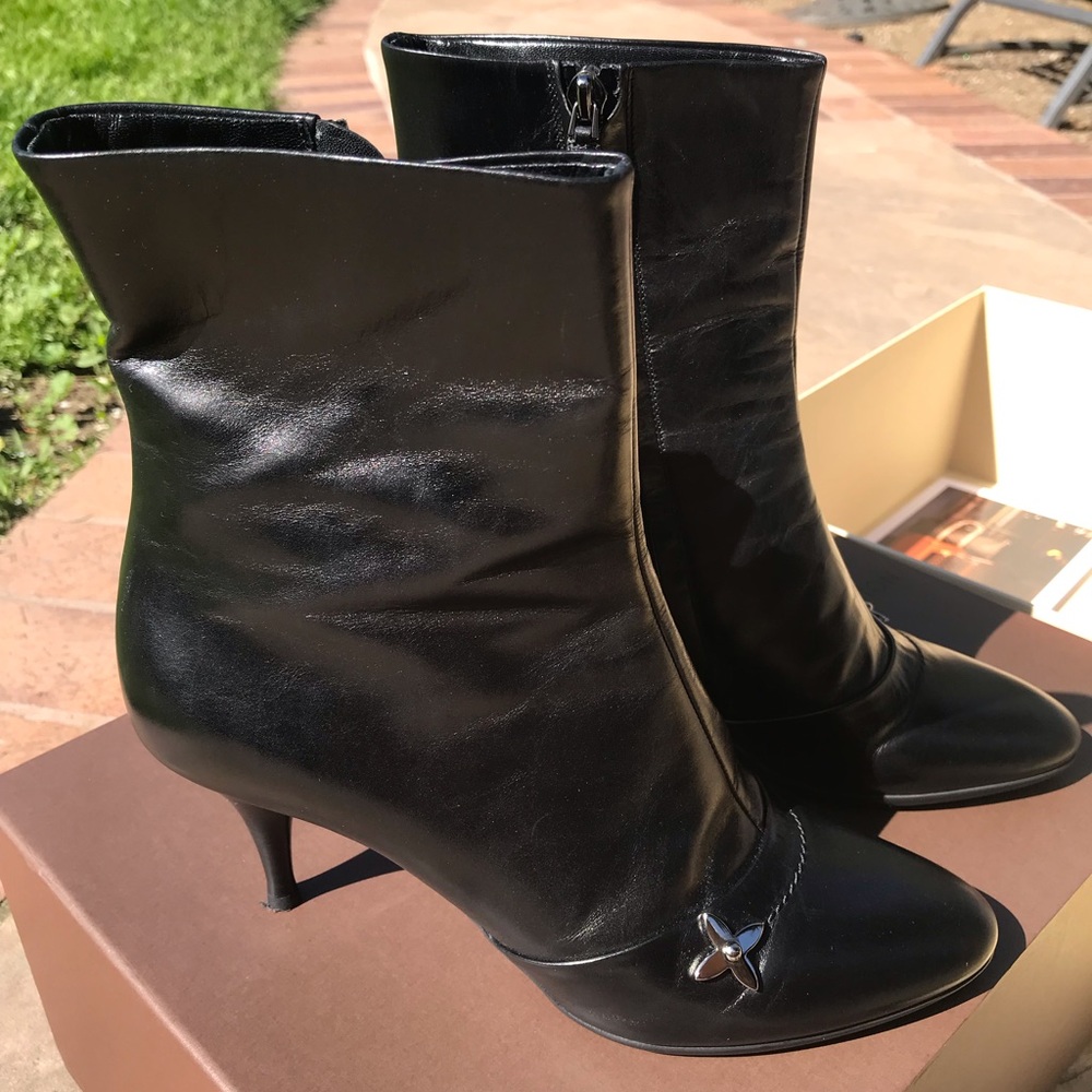 LOUIS VUITTON ANKLE BOOTS
